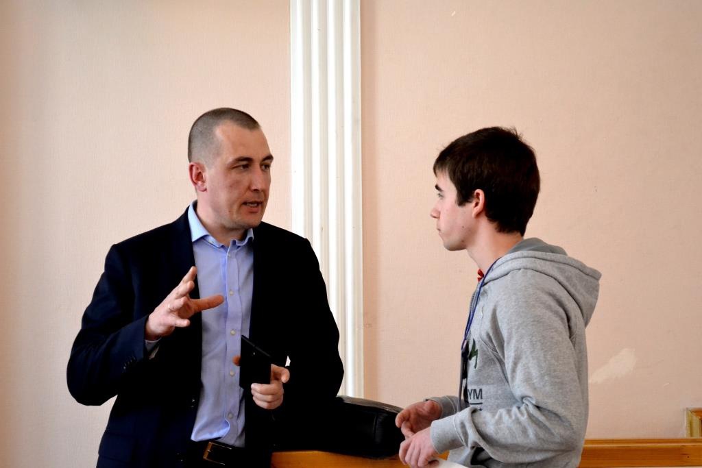 Алексей Нечипорук со студентами