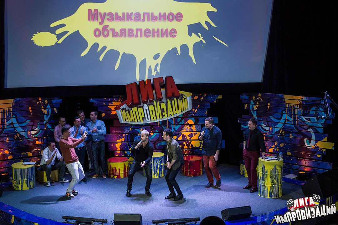 Виталий Гогунский (по центру) и коллектив &quot;Рома и Вэл&quot;