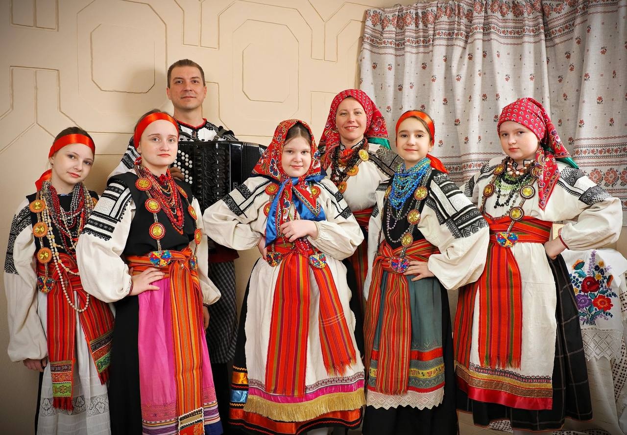 Ансамбль фолк-студии Хутор ДУХОВСКОЙ Ансамбль фолк-студии Хутор ДУХОВСКОЙ